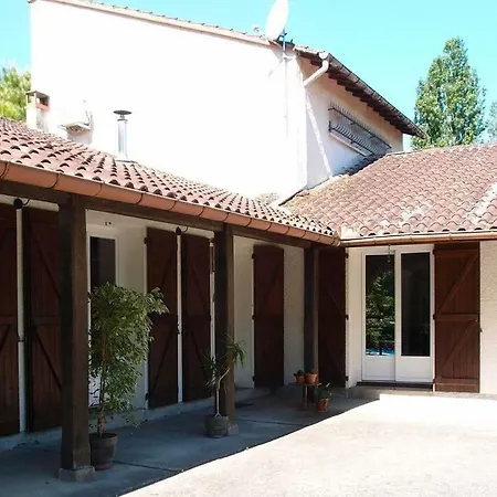 Les Berges De L'estournel Homestay Lagrave
