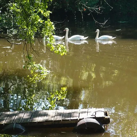 Les Berges De L'estournel Homestay *
